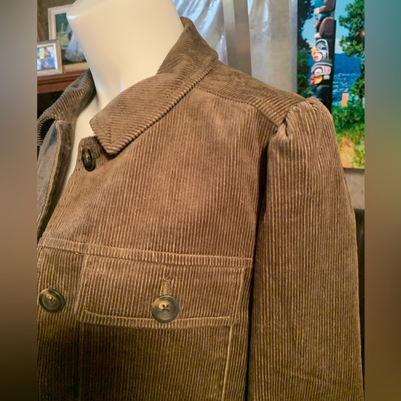 Boden olive green corduroy jacket. New condition. Size M. - Picture 4 of 8